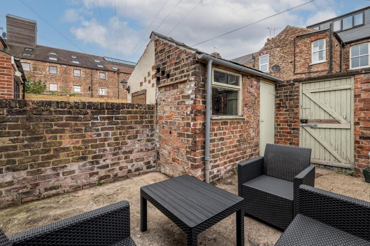 Pass The Keys Gorgeous Terrace Near Bishy Road Vila York Exterior foto